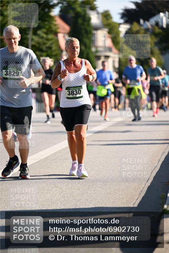 01.09.2024 - BARMER Alsterlauf Dr. Thomas Lammeyer http://msf.ph/oto/6902730 01.09.2024 09:39:34 Laufen 3829, 3830 meine-sportfotos.de