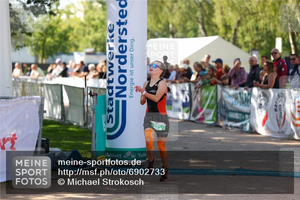 01.09.2024 - 17. Tribühne Triathlon Michael Strokosch http://msf.ph/oto/6902733 01.09.2024 11:01:54 Ziel 259 meine-sportfotos.de