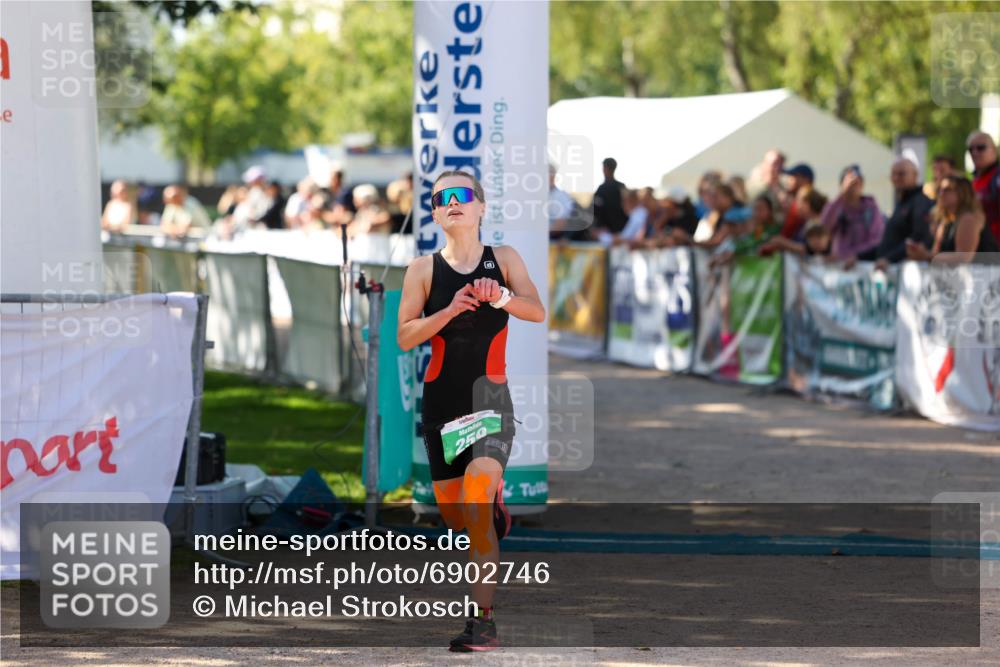 01.09.2024 - 17. Tribühne Triathlon Michael Strokosch http://msf.ph/oto/6902746 01.09.2024 11:01:55 Ziel 259 meine-sportfotos.de