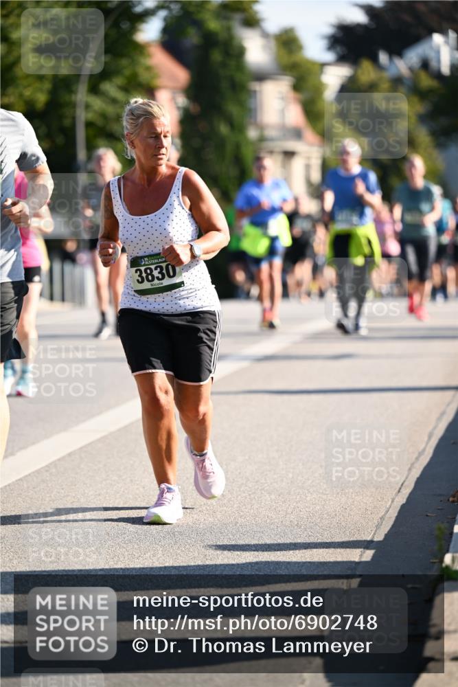 01.09.2024 - BARMER Alsterlauf Dr. Thomas Lammeyer http://msf.ph/oto/6902748 01.09.2024 09:39:35 Laufen 3830 meine-sportfotos.de