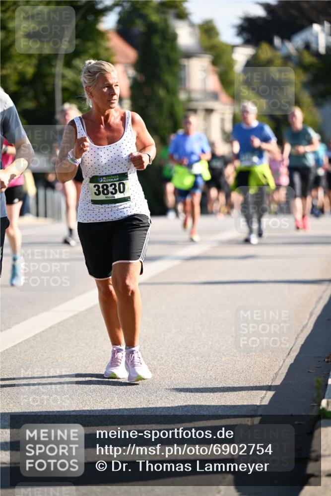 01.09.2024 - BARMER Alsterlauf Dr. Thomas Lammeyer http://msf.ph/oto/6902754 01.09.2024 09:39:35 Laufen 35, 3830 meine-sportfotos.de