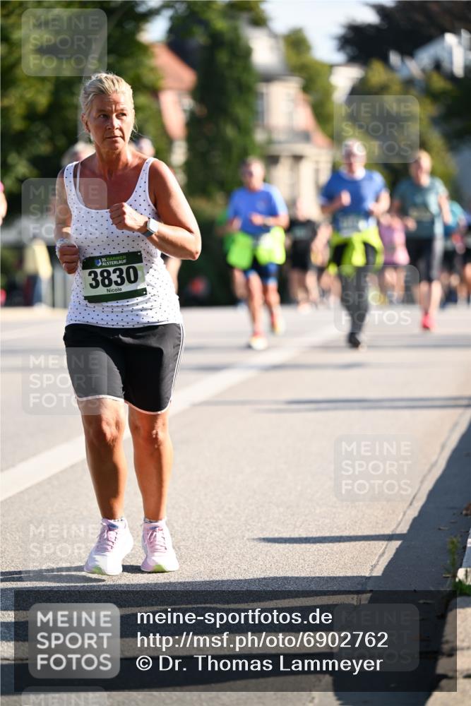 01.09.2024 - BARMER Alsterlauf Dr. Thomas Lammeyer http://msf.ph/oto/6902762 01.09.2024 09:39:35 Laufen 3830 meine-sportfotos.de