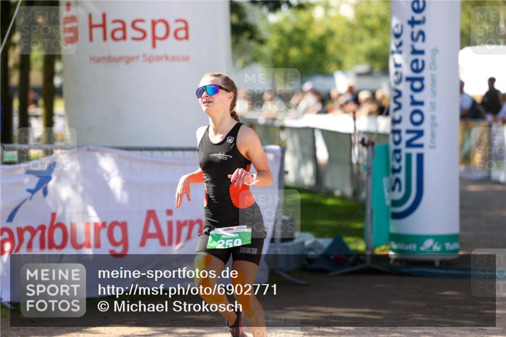 01.09.2024 - 17. Tribühne Triathlon Michael Strokosch http://msf.ph/oto/6902771 01.09.2024 11:01:56 Ziel 259 meine-sportfotos.de