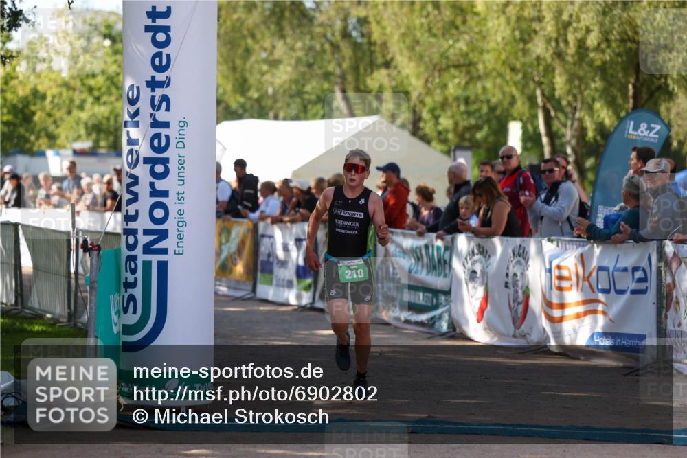 01.09.2024 - 17. Tribühne Triathlon Michael Strokosch http://msf.ph/oto/6902802 01.09.2024 11:02:03 Ziel 210, 288 meine-sportfotos.de