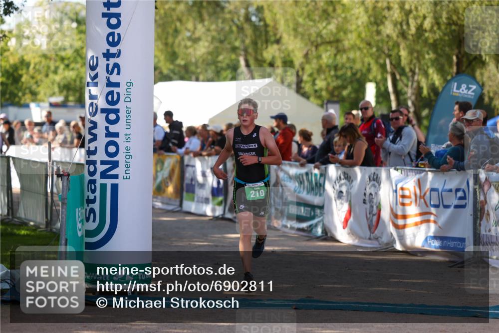 01.09.2024 - 17. Tribühne Triathlon Michael Strokosch http://msf.ph/oto/6902811 01.09.2024 11:02:03 Ziel 210, 288 meine-sportfotos.de