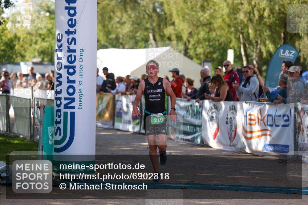 01.09.2024 - 17. Tribühne Triathlon Michael Strokosch http://msf.ph/oto/6902818 01.09.2024 11:02:04 Ziel 210, 288 meine-sportfotos.de