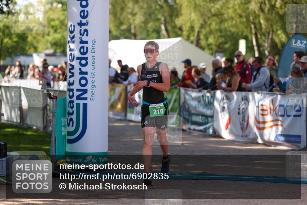01.09.2024 - 17. Tribühne Triathlon Michael Strokosch http://msf.ph/oto/6902835 01.09.2024 11:02:04 Ziel 210, 288 meine-sportfotos.de