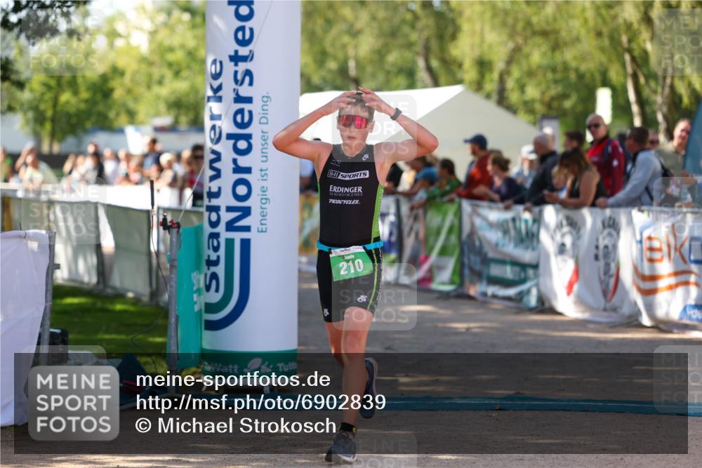 01.09.2024 - 17. Tribühne Triathlon Michael Strokosch http://msf.ph/oto/6902839 01.09.2024 11:02:05 Ziel 210, 288 meine-sportfotos.de