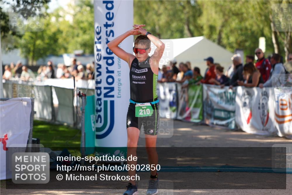 01.09.2024 - 17. Tribühne Triathlon Michael Strokosch http://msf.ph/oto/6902850 01.09.2024 11:02:05 Ziel 210, 288 meine-sportfotos.de