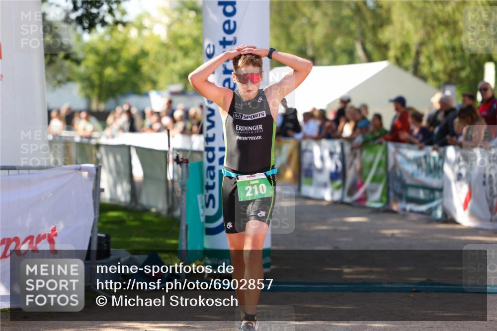 01.09.2024 - 17. Tribühne Triathlon Michael Strokosch http://msf.ph/oto/6902857 01.09.2024 11:02:05 Ziel 210, 288 meine-sportfotos.de