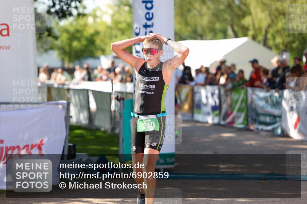 01.09.2024 - 17. Tribühne Triathlon Michael Strokosch http://msf.ph/oto/6902859 01.09.2024 11:02:05 Ziel 210, 288 meine-sportfotos.de