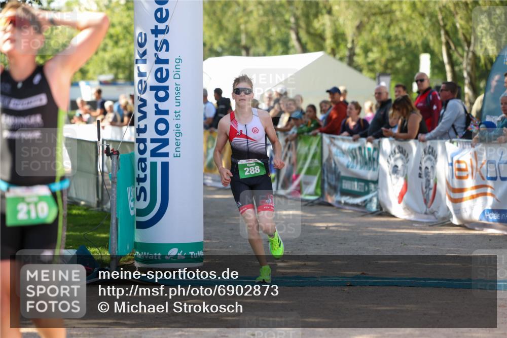 01.09.2024 - 17. Tribühne Triathlon Michael Strokosch http://msf.ph/oto/6902873 01.09.2024 11:02:07 Ziel 210, 288 meine-sportfotos.de