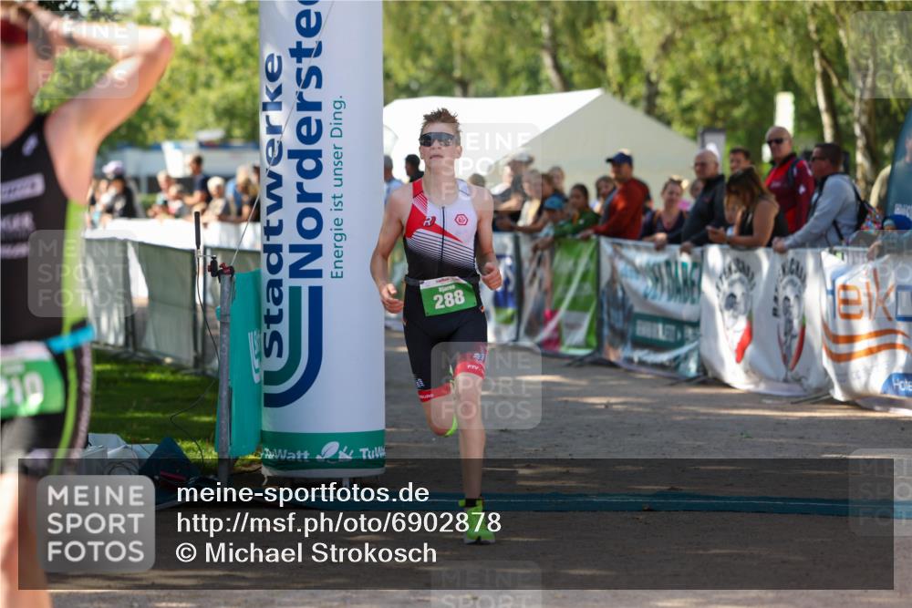 01.09.2024 - 17. Tribühne Triathlon Michael Strokosch http://msf.ph/oto/6902878 01.09.2024 11:02:07 Ziel 210, 288 meine-sportfotos.de
