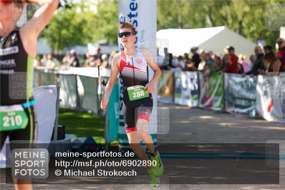 01.09.2024 - 17. Tribühne Triathlon Michael Strokosch http://msf.ph/oto/6902890 01.09.2024 11:02:08 Ziel 198, 210, 288 meine-sportfotos.de
