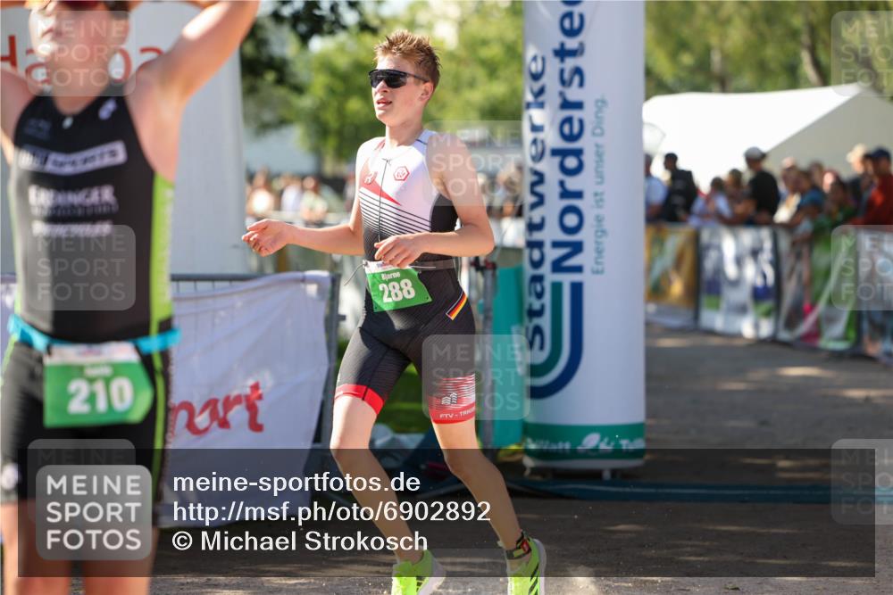01.09.2024 - 17. Tribühne Triathlon Michael Strokosch http://msf.ph/oto/6902892 01.09.2024 11:02:08 Ziel 198, 210, 288 meine-sportfotos.de
