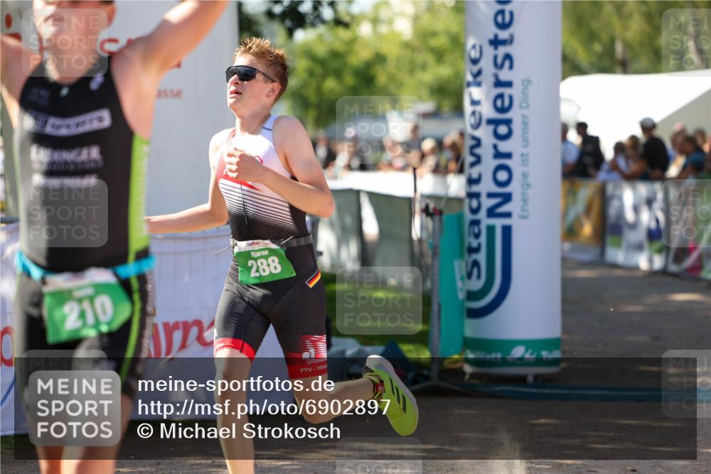 01.09.2024 - 17. Tribühne Triathlon Michael Strokosch http://msf.ph/oto/6902897 01.09.2024 11:02:08 Ziel 198, 210, 288 meine-sportfotos.de