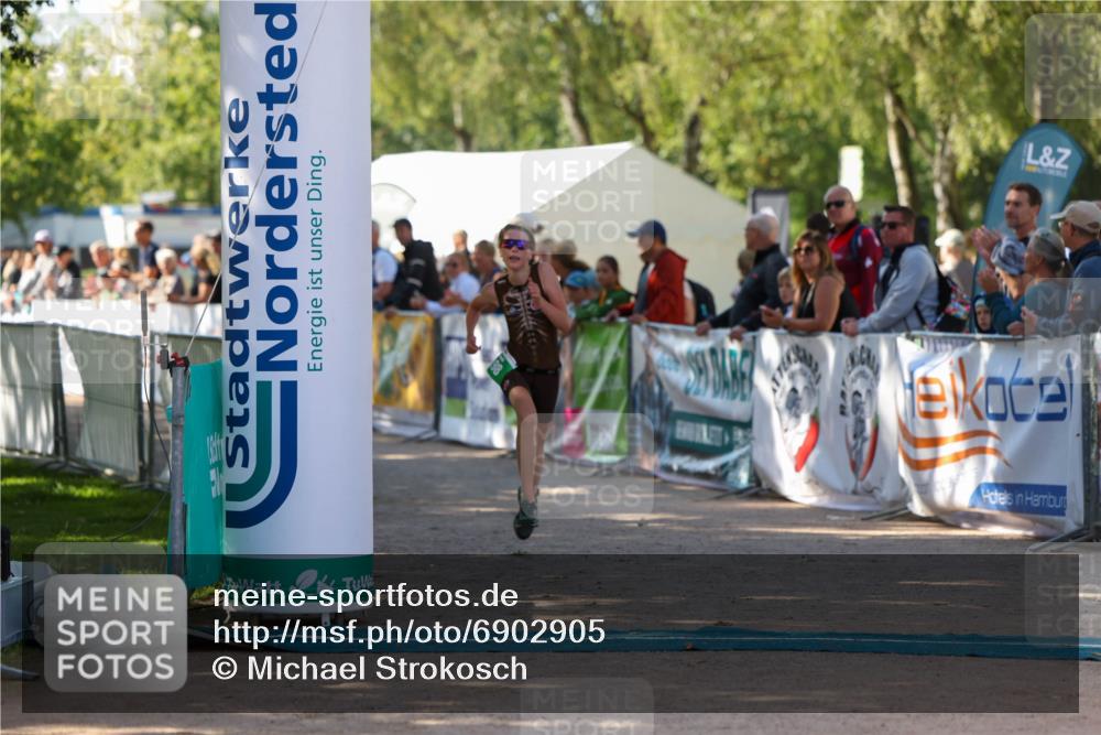 01.09.2024 - 17. Tribühne Triathlon Michael Strokosch http://msf.ph/oto/6902905 01.09.2024 11:02:14 Ziel 198 meine-sportfotos.de