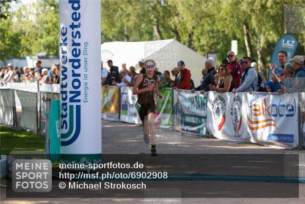 01.09.2024 - 17. Tribühne Triathlon Michael Strokosch http://msf.ph/oto/6902908 01.09.2024 11:02:14 Ziel 198 meine-sportfotos.de