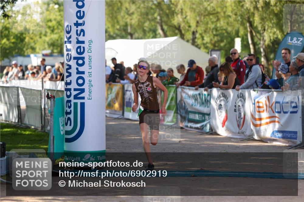 01.09.2024 - 17. Tribühne Triathlon Michael Strokosch http://msf.ph/oto/6902919 01.09.2024 11:02:15 Ziel 198 meine-sportfotos.de