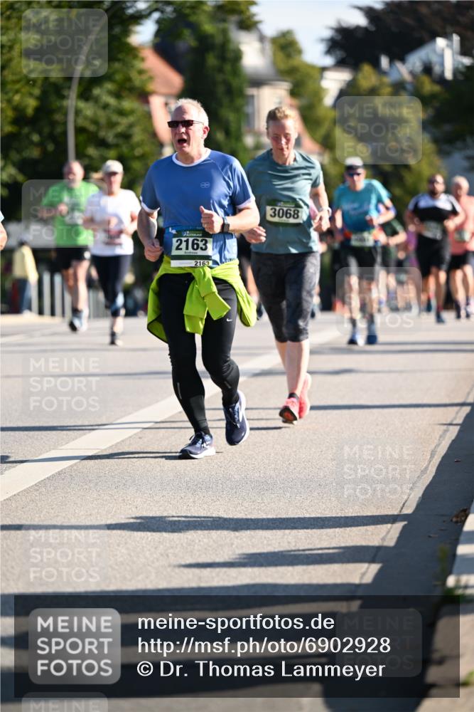 01.09.2024 - BARMER Alsterlauf Dr. Thomas Lammeyer http://msf.ph/oto/6902928 01.09.2024 09:39:40 Laufen 2163, 2163, 3068 meine-sportfotos.de