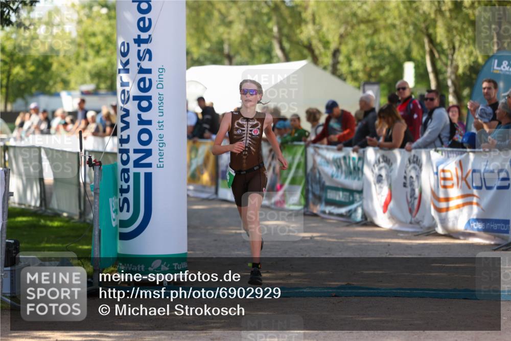 01.09.2024 - 17. Tribühne Triathlon Michael Strokosch http://msf.ph/oto/6902929 01.09.2024 11:02:15 Ziel 198 meine-sportfotos.de