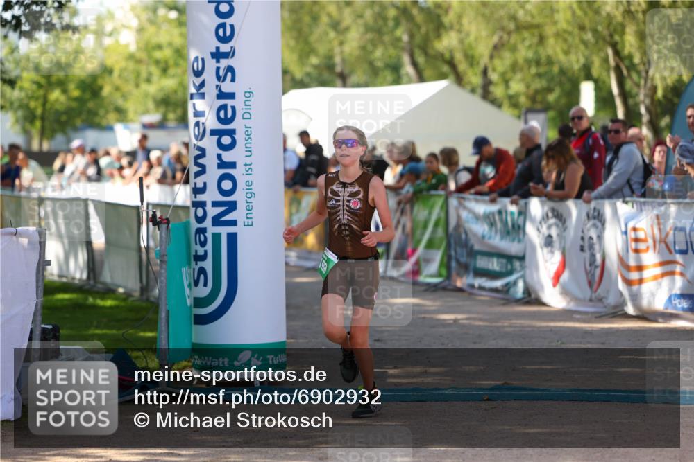 01.09.2024 - 17. Tribühne Triathlon Michael Strokosch http://msf.ph/oto/6902932 01.09.2024 11:02:15 Ziel 198 meine-sportfotos.de