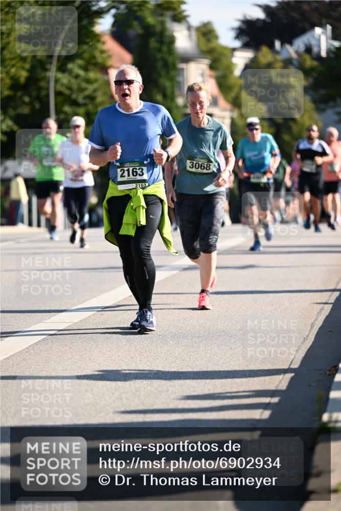 01.09.2024 - BARMER Alsterlauf Dr. Thomas Lammeyer http://msf.ph/oto/6902934 01.09.2024 09:39:40 Laufen 2163, 2163, 3068 meine-sportfotos.de