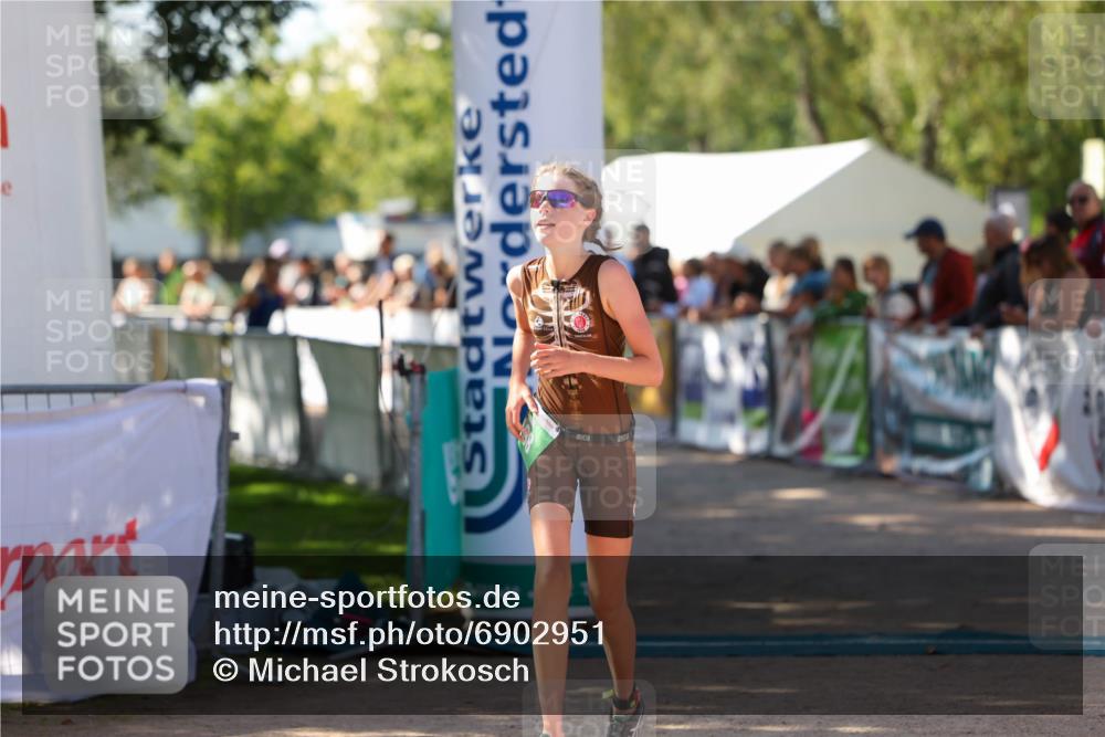 01.09.2024 - 17. Tribühne Triathlon Michael Strokosch http://msf.ph/oto/6902951 01.09.2024 11:02:16 Ziel 198 meine-sportfotos.de