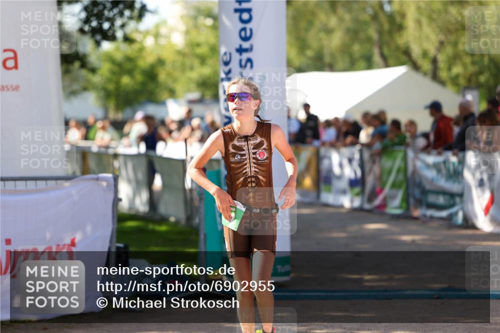 01.09.2024 - 17. Tribühne Triathlon Michael Strokosch http://msf.ph/oto/6902955 01.09.2024 11:02:16 Ziel 198 meine-sportfotos.de