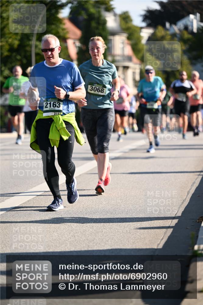 01.09.2024 - BARMER Alsterlauf Dr. Thomas Lammeyer http://msf.ph/oto/6902960 01.09.2024 09:39:40 Laufen 2163, 2163, 3068 meine-sportfotos.de