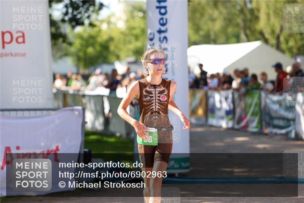01.09.2024 - 17. Tribühne Triathlon Michael Strokosch http://msf.ph/oto/6902963 01.09.2024 11:02:17 Ziel 198 meine-sportfotos.de