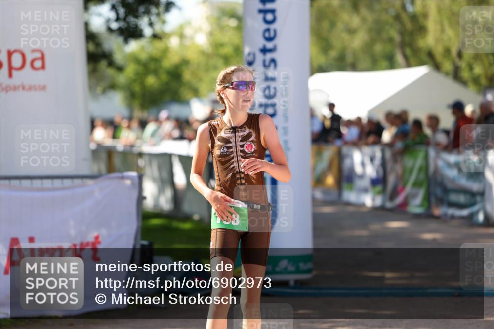 01.09.2024 - 17. Tribühne Triathlon Michael Strokosch http://msf.ph/oto/6902973 01.09.2024 11:02:17 Ziel 198 meine-sportfotos.de