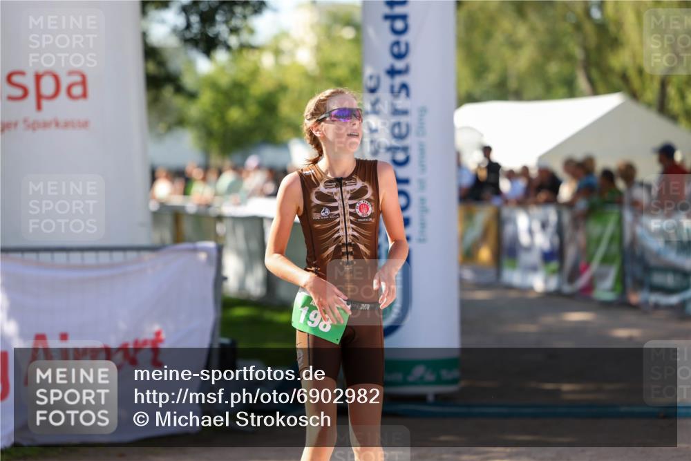01.09.2024 - 17. Tribühne Triathlon Michael Strokosch http://msf.ph/oto/6902982 01.09.2024 11:02:17 Ziel 198 meine-sportfotos.de