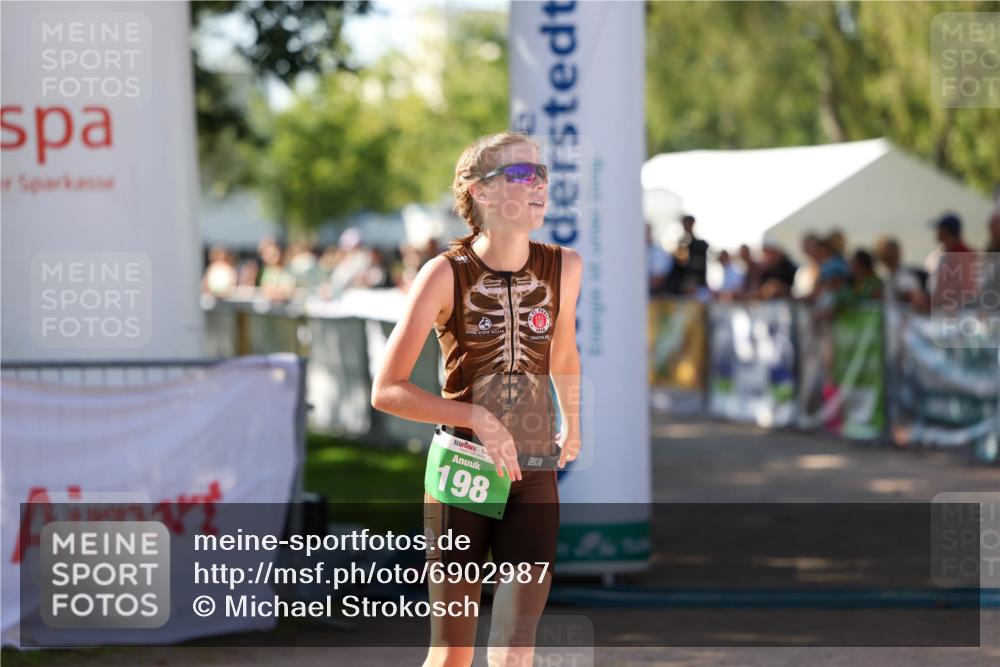 01.09.2024 - 17. Tribühne Triathlon Michael Strokosch http://msf.ph/oto/6902987 01.09.2024 11:02:17 Ziel 198 meine-sportfotos.de