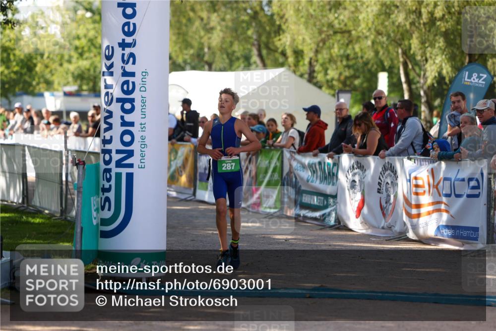 01.09.2024 - 17. Tribühne Triathlon Michael Strokosch http://msf.ph/oto/6903001 01.09.2024 11:02:20 Ziel  meine-sportfotos.de