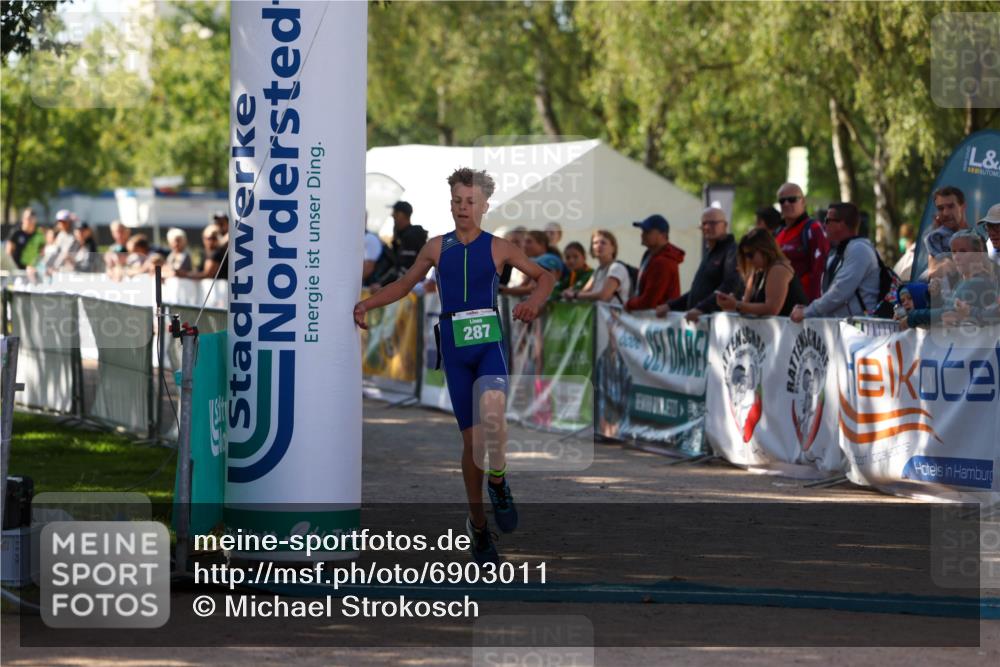 01.09.2024 - 17. Tribühne Triathlon Michael Strokosch http://msf.ph/oto/6903011 01.09.2024 11:02:20 Ziel  meine-sportfotos.de