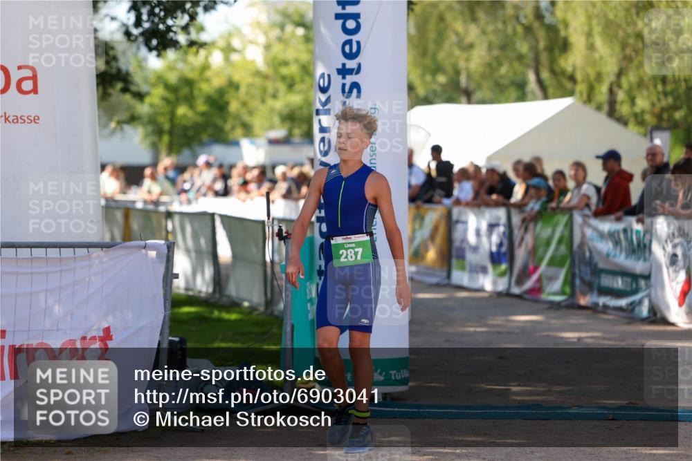 01.09.2024 - 17. Tribühne Triathlon Michael Strokosch http://msf.ph/oto/6903041 01.09.2024 11:02:22 Ziel  meine-sportfotos.de