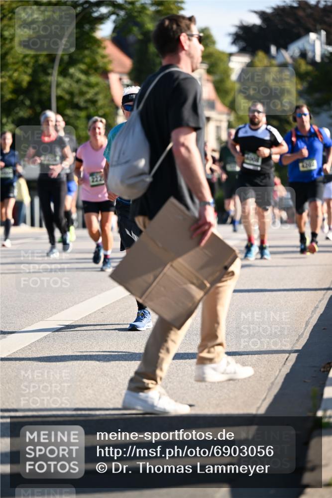 01.09.2024 - BARMER Alsterlauf Dr. Thomas Lammeyer http://msf.ph/oto/6903056 01.09.2024 09:39:44 Laufen 4202 meine-sportfotos.de