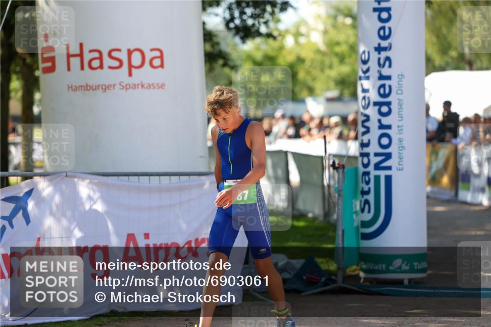 01.09.2024 - 17. Tribühne Triathlon Michael Strokosch http://msf.ph/oto/6903061 01.09.2024 11:02:23 Ziel  meine-sportfotos.de