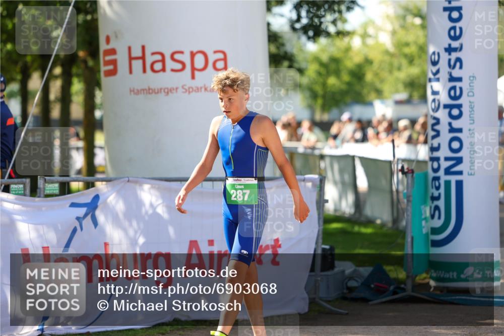 01.09.2024 - 17. Tribühne Triathlon Michael Strokosch http://msf.ph/oto/6903068 01.09.2024 11:02:23 Ziel  meine-sportfotos.de