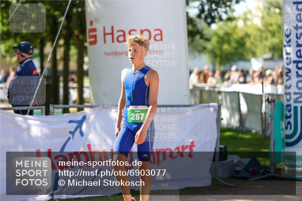 01.09.2024 - 17. Tribühne Triathlon Michael Strokosch http://msf.ph/oto/6903077 01.09.2024 11:02:24 Ziel  meine-sportfotos.de