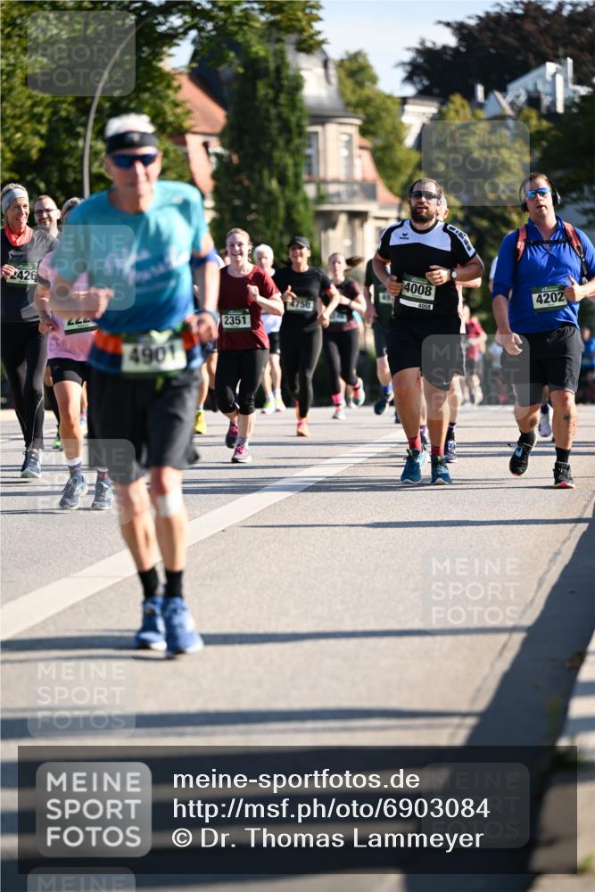 01.09.2024 - BARMER Alsterlauf Dr. Thomas Lammeyer http://msf.ph/oto/6903084 01.09.2024 09:39:44 Laufen 2426, 4750, 2351, 4901, 4008, 4008, 4202 meine-sportfotos.de