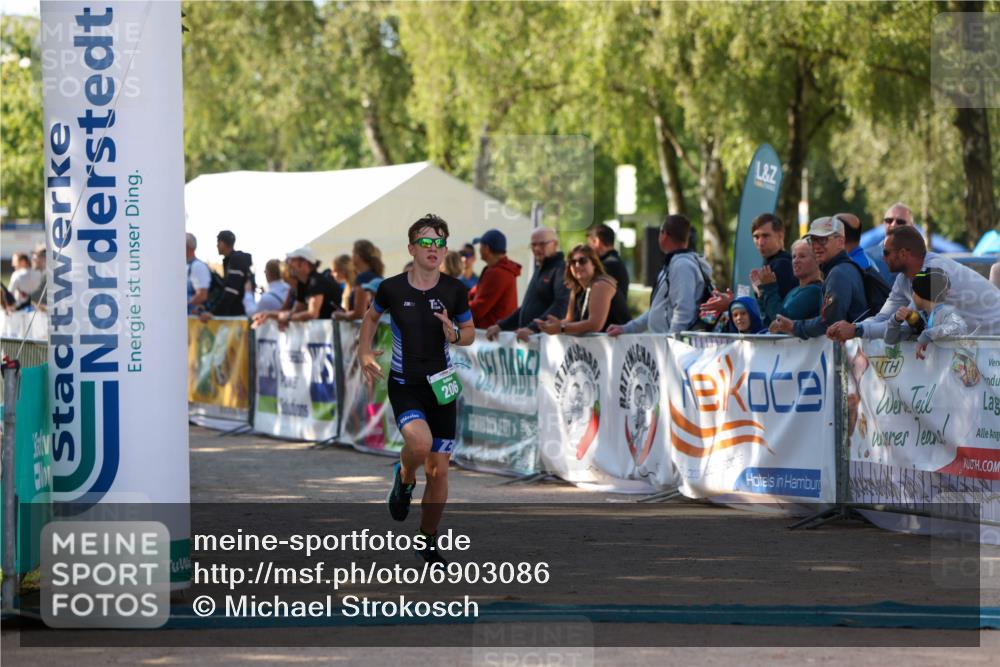01.09.2024 - 17. Tribühne Triathlon Michael Strokosch http://msf.ph/oto/6903086 01.09.2024 11:03:07 Ziel 206, 265 meine-sportfotos.de