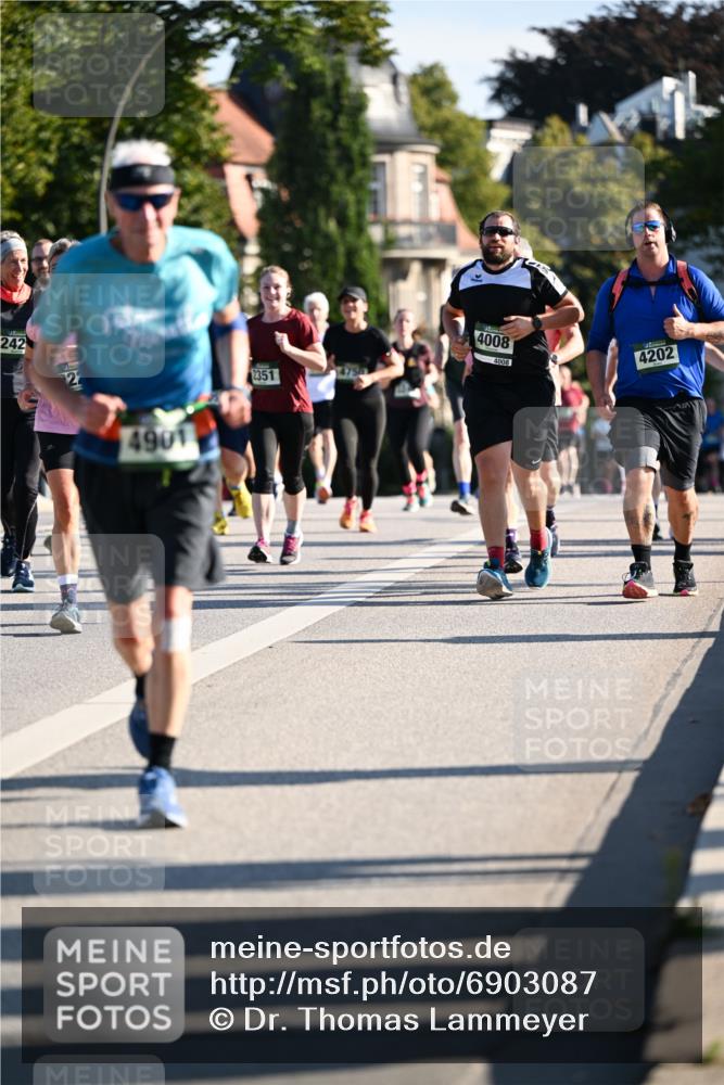 01.09.2024 - BARMER Alsterlauf Dr. Thomas Lammeyer http://msf.ph/oto/6903087 01.09.2024 09:39:45 Laufen 242, 2, 4901, 2351, 4008, 4008, 4202 meine-sportfotos.de