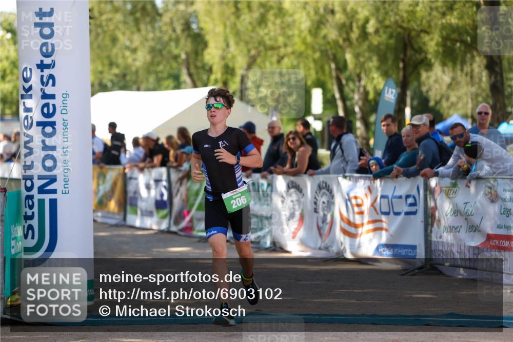 01.09.2024 - 17. Tribühne Triathlon Michael Strokosch http://msf.ph/oto/6903102 01.09.2024 11:03:08 Ziel 206, 265 meine-sportfotos.de