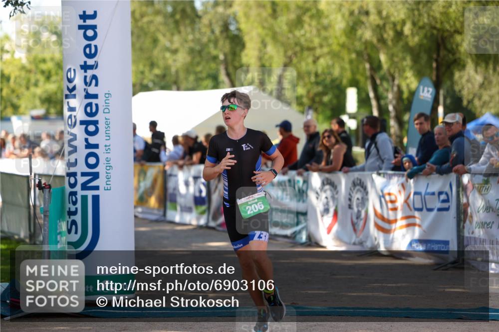 01.09.2024 - 17. Tribühne Triathlon Michael Strokosch http://msf.ph/oto/6903106 01.09.2024 11:03:08 Ziel 206, 265 meine-sportfotos.de