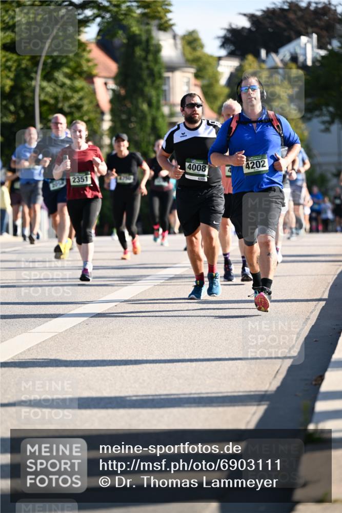 01.09.2024 - BARMER Alsterlauf Dr. Thomas Lammeyer http://msf.ph/oto/6903111 01.09.2024 09:39:46 Laufen 2351, 4008, 4008, 4202 meine-sportfotos.de