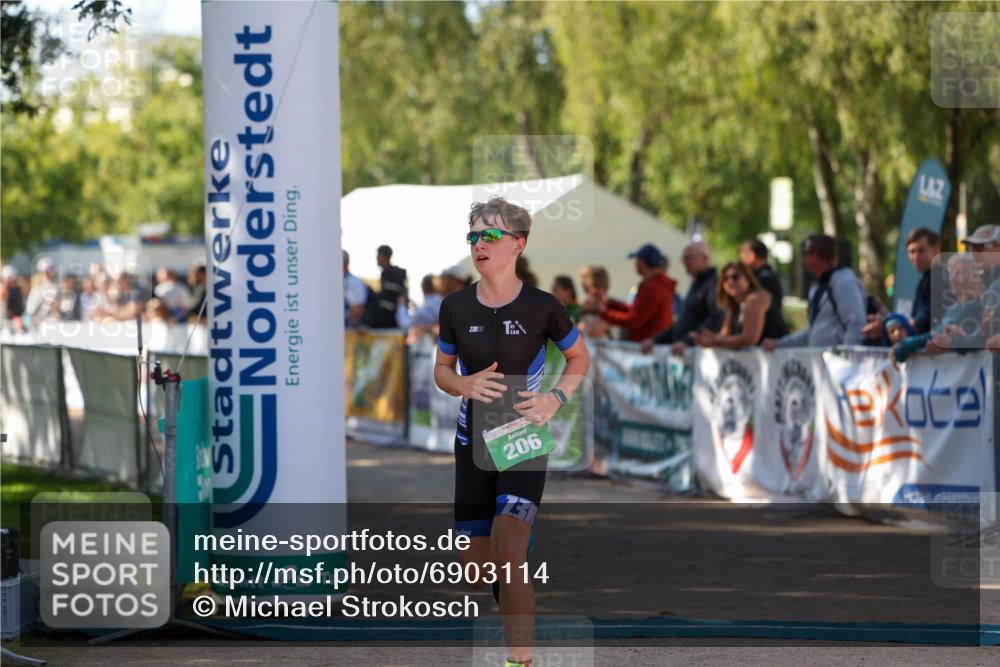 01.09.2024 - 17. Tribühne Triathlon Michael Strokosch http://msf.ph/oto/6903114 01.09.2024 11:03:08 Ziel 206, 265 meine-sportfotos.de