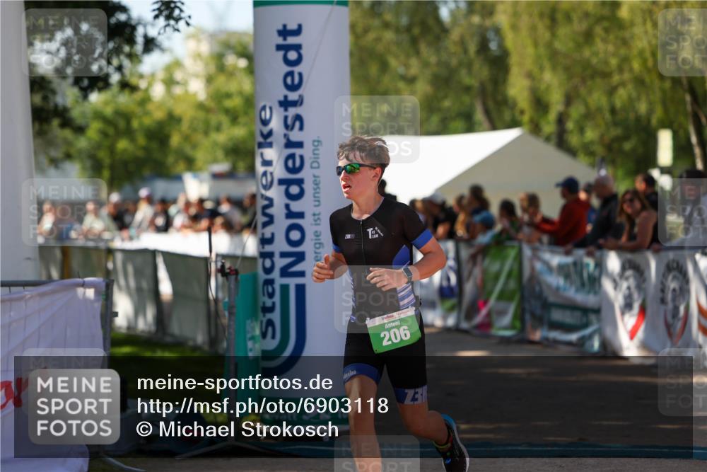 01.09.2024 - 17. Tribühne Triathlon Michael Strokosch http://msf.ph/oto/6903118 01.09.2024 11:03:09 Ziel 206, 265 meine-sportfotos.de