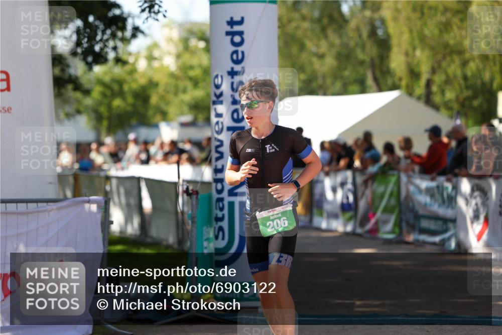 01.09.2024 - 17. Tribühne Triathlon Michael Strokosch http://msf.ph/oto/6903122 01.09.2024 11:03:09 Ziel 206, 265 meine-sportfotos.de
